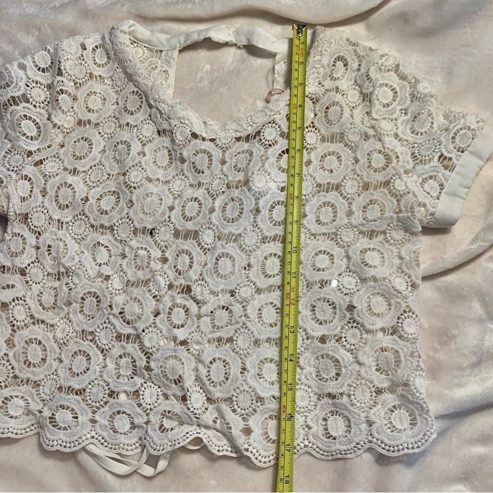 NWT L’Atiste Lace Crop Top Medium White Floral Crochet Design Lace-Up Back New - Picture 16 of 16